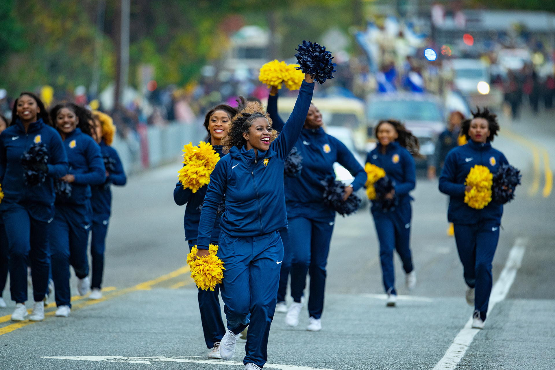 2022 parade cheerleaders